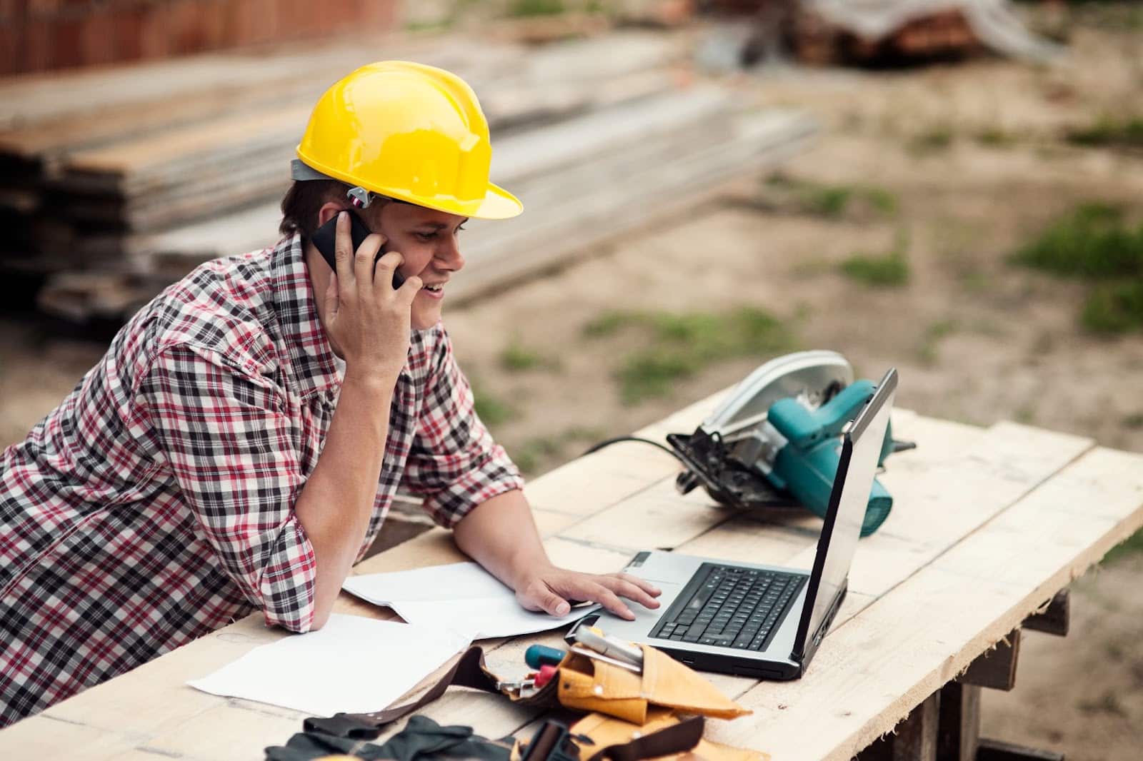 Construction lien tool mobile interface showing online filing process